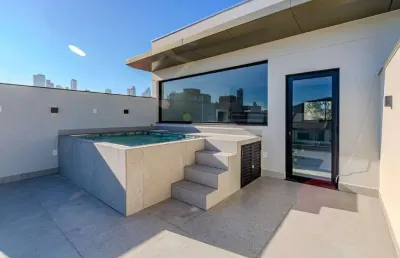 Casa triplex a venda no centro de balneário camboriú