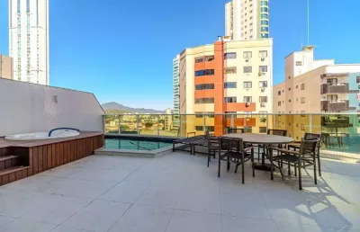 Apartamento com piscina à venda no centro de balneário camboriú
