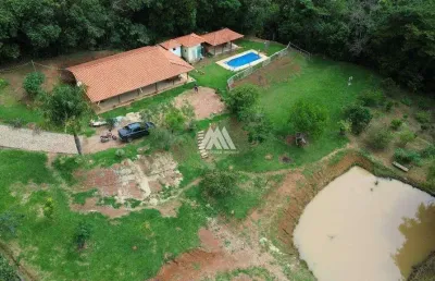 Vendo chácara em itatiaiuçu de 5000m² com 03 quartos e piscina excelente localização.
