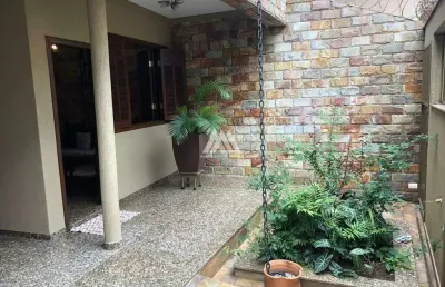 Vendo casa em itaúna em excelente localização na região central!