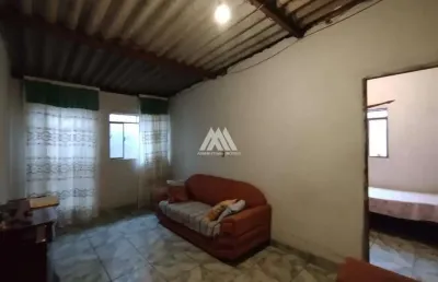 Vendo casa em itaúna com 150m² e 02 quartos em ótima localização