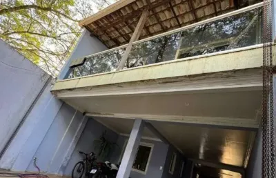 Casa á venda de 03 pavimentos com 03 quartos sendo 01 suíte em igarapé mg!