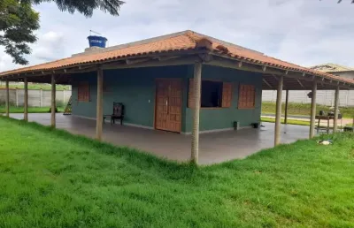 Sítio à venda com 3 quartos sendo 1 suíte, terreno de 1.200m² em mateus leme-mg.