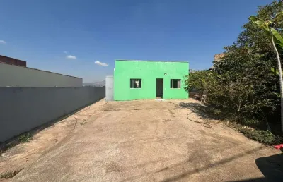 Casa em lote de 300m² á venda em são joaquim de bicas-mg!