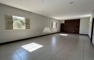 Alugo casa com 3 quartos em itatiaiuçu com excelente localização!