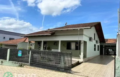 Casa com 4 quartos à venda no tapajós, indaial , 265 m2 por r$ 600.000