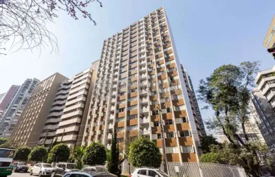 Apartamento amplo, 04 quartos,  no coração do batel, com duas vagas de garagem.