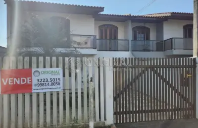 Otimo sobrado a venda com terreno e edicula em araúcaria.