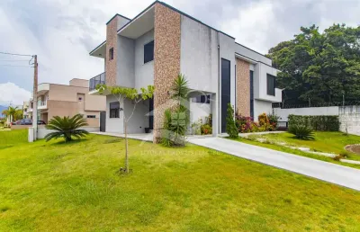 Casa assobradada à venda , 4 quarto(s),  sendo 3 suíte(s)  no bairro bougainville residencial iv, 1000 metros da praia, peruíbe-sp