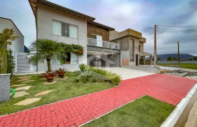 Casa assobradada à venda , 4 quarto(s),  sendo 4 suíte(s)  no bairro flora rica, 1500 metros da praia, peruíbe-sp