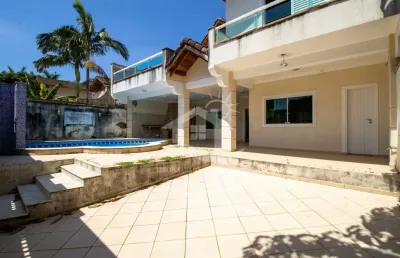 Casa sobrado à venda , 6 quarto(s),  sendo 6 suíte(s)  no bairro jardim imperador, 50 metros da praia, peruíbe-sp