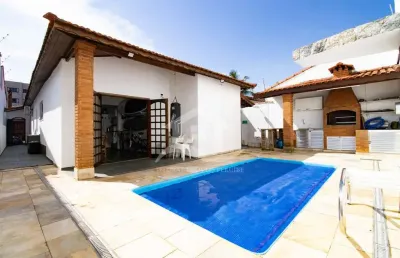 Casa térrea à venda com piscina, 3 quarto(s),  sendo 3 suíte(s)  no bairro jardim barra de jangadas, 500 metros da praia, peruíbe-sp