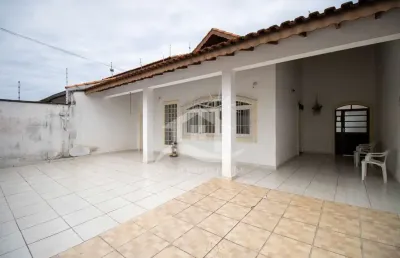 Casa térrea com edícula à venda , 3 quarto(s),  sendo 1 suíte(s)  no bairro jardim barra de jangadas, 600 metros da praia, peruíbe-sp