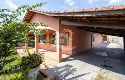 Casa térrea à venda , 4 quarto(s),  sendo 1 suíte(s)  no bairro centro, 700 metros da praia, peruíbe-sp