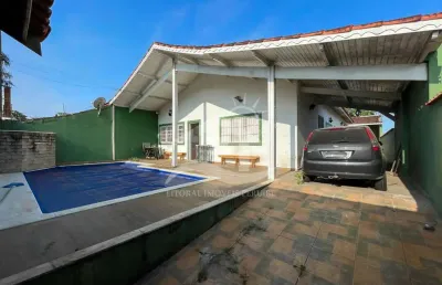 Casa térrea com piscina à venda , 4 quarto(s),  sendo 2 suíte(s)  no bairro ribamar, 700 metros da praia, peruíbe-sp