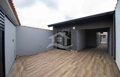 Casa térrea com piscina à venda com piscina, 2 quarto(s),  sendo 1 suíte(s)  no bairro estância dos eucaliptos, 3000 metros da praia, peruíbe-sp
