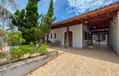 Casa térrea à venda com piscina, 3 quarto(s),  sendo 1 suíte(s)  no bairro ribamar, 300 metros da praia, peruíbe-sp