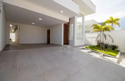 Casa sobrado à venda com piscina, 3 quarto(s),  sendo 2 suíte(s)  no bairro jardim icaraiba, 100 metros da praia, peruíbe-sp