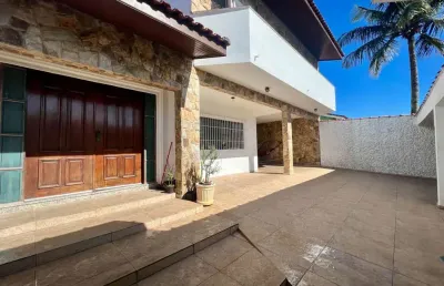Casa sobrado à venda , 5 quarto(s),  sendo 4 suíte(s)  no bairro stella maris, 550 metros da praia, peruíbe-sp