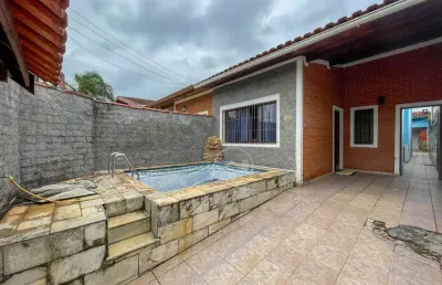 Casa térrea à venda com piscina, 3 quarto(s),  sendo 1 suíte(s)  no bairro ribamar, 800 metros da praia, peruíbe-sp