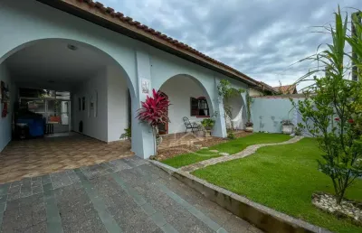 Casa térrea com edícula à venda , 3 quarto(s),  sendo 1 suíte(s)  no bairro josedy, 250 metros da praia, peruíbe-sp