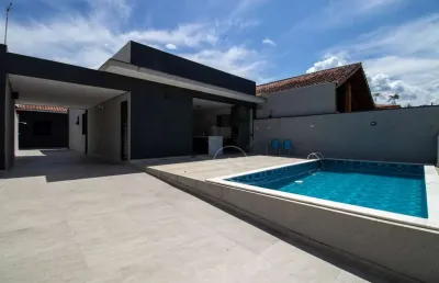 Casa térrea à venda com piscina, 3 quarto(s),  sendo 2 suíte(s)  no bairro oasis, 180 metros da praia, peruíbe-sp