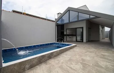 Casa térrea à venda com piscina, 2 quarto(s),  sendo 1 suíte(s)  no bairro park daville, 2000 metros da praia, peruíbe-sp