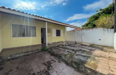 Casa térrea à venda , 2 quarto(s),   no bairro centro, 800 metros da praia, peruíbe-sp