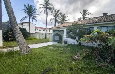 Terreno murado à venda , 2 quarto(s),  sendo 2 suíte(s)  no bairro centro, 0 metros da praia, peruíbe-sp