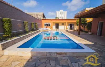 Casa térrea à venda com piscina, 6 quarto(s),  sendo 1 suíte(s)  no bairro centro, 0 metros da praia, peruíbe-sp