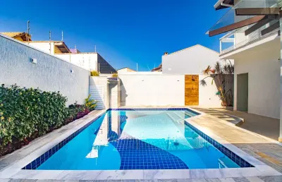 Casa sobrado à venda , 4 quarto(s),  sendo 4 suíte(s)  no bairro jardim casa blanca, 90 metros da praia, peruíbe-sp