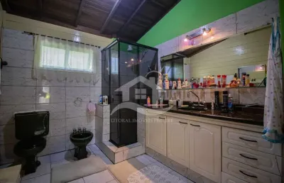 Casa térrea com edícula à venda , 3 quarto(s),  sendo 2 suíte(s)  no bairro guaraú, 200 metros da praia, peruíbe-sp