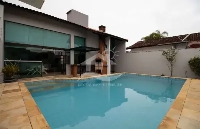 Casa térrea à venda com piscina, 5 quarto(s),  sendo 3 suíte(s)  no bairro oasis, 200 metros da praia, peruíbe-sp