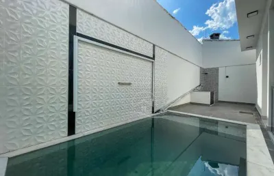 Casa térrea à venda com piscina, 3 quarto(s),  sendo 2 suíte(s)  no bairro jardim icaraiba, 50 metros da praia, peruíbe-sp