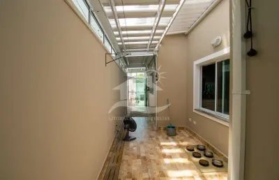 Casa sobrado à venda com piscina, 3 quarto(s),  sendo 3 suíte(s)  no bairro são josé, 200 metros da praia, peruíbe-sp