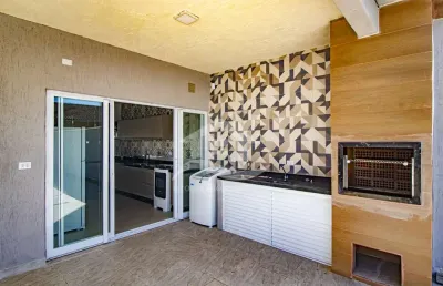 Casa sobrado à venda com piscina, 4 quarto(s),  sendo 2 suíte(s)  no bairro maria helena novaes, 100 metros da praia, peruíbe-sp