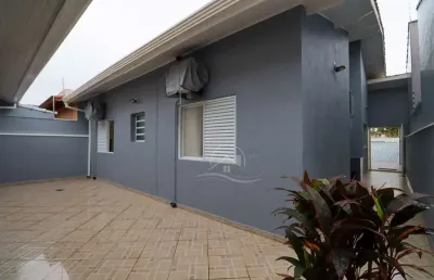 Casa térrea à venda , 3 quarto(s),  sendo 1 suíte(s)  no bairro três marias, 700 metros da praia, peruíbe-sp