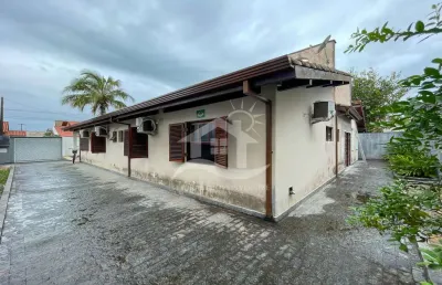 Casa térrea à venda com piscina, 4 quarto(s),  sendo 4 suíte(s)  no bairro são josé, 280 metros da praia, peruíbe-sp