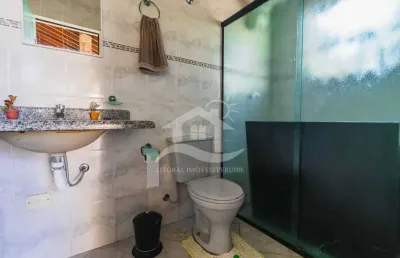 Casa térrea à venda com piscina, 3 quarto(s),  sendo 2 suíte(s)  no bairro jardim márcia, 600 metros da praia, peruíbe-sp