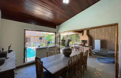 Casa mezanino à venda com piscina, 3 quarto(s),  sendo 1 suíte(s)  no bairro centro, 800 metros da praia, peruíbe-sp