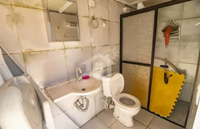 Casa térrea com piscina à venda com piscina, 3 quarto(s),  sendo 1 suíte(s)  no bairro stella maris, 900 metros da praia, peruíbe-sp