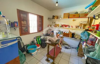 Casa térrea com edícula à venda com piscina, 3 quarto(s),  sendo 1 suíte(s)  no bairro jardim barra de jangadas, 600 metros da praia, peruíbe-sp