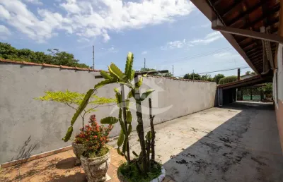 Casa térrea à venda , 4 quarto(s),  sendo 1 suíte(s)  no bairro centro, 700 metros da praia, peruíbe-sp