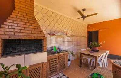 Casa térrea à venda , 3 quarto(s),  sendo 1 suíte(s)  no bairro ribamar, 700 metros da praia, peruíbe-sp