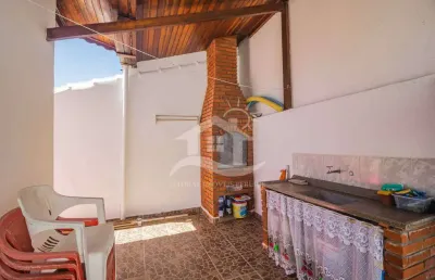Casa térrea à venda com piscina, 3 quarto(s),  sendo 1 suíte(s)  no bairro flórida, 800 metros da praia, peruíbe-sp