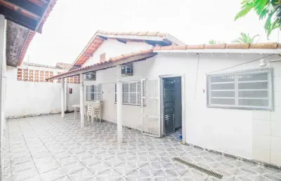 Casa térrea à venda , 3 quarto(s),  sendo 1 suíte(s)  no bairro stella maris, 200 metros da praia, peruíbe-sp