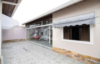 Casa térrea com edícula à venda , 3 quarto(s),  sendo 1 suíte(s)  no bairro jardim barra de jangadas, 800 metros da praia, peruíbe-sp
