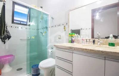 Casa térrea com piscina à venda , 3 quarto(s),  sendo 2 suíte(s)  no bairro park daville, 1500 metros da praia, peruíbe-sp