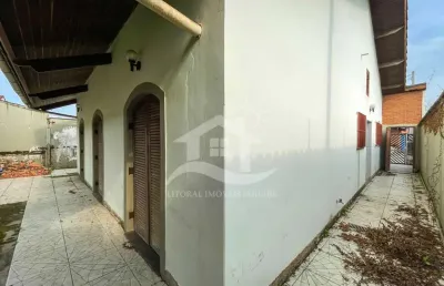 Casa térrea à venda , 3 quarto(s),  sendo 1 suíte(s)  no bairro parque turistico, 300 metros da praia, peruíbe-sp