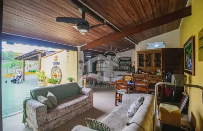 Casa ampla à venda , 2 quarto(s),  sendo 2 suíte(s)  no bairro são joão batista, 0 metros da praia, peruíbe-sp